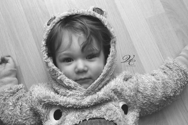 Vix_Clark's tweet photo. Testing out my new #canon flash unit on my #7D, helps I have a permanent lil model at home #photography #babyface http://t.co/6mChA2axVS