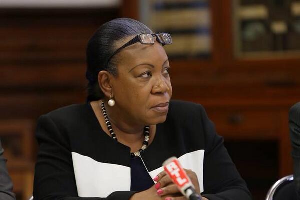 LesCentro's tweet photo. Madame la présidente vive la République centrafricaine http://t.co/10frdepzRo