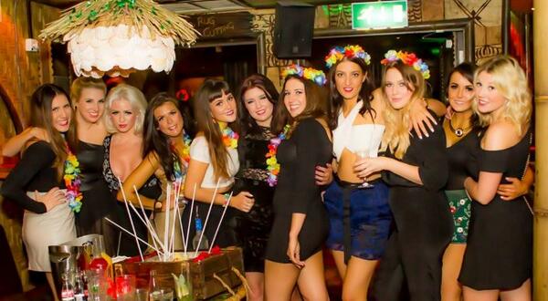 katiestannard's tweet photo. 😍 Love these girls @EllieAustinnn @mollytp @Lauren_x212 @helenkirby5 @NaaatalieEdgley @KellyBone5 http://t.co/1YsvQmHvVB