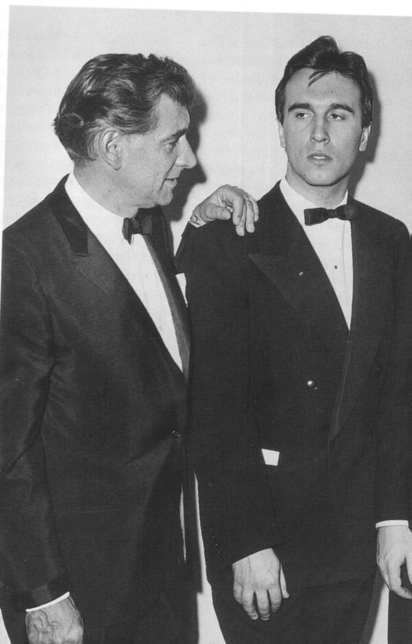 inter_mezzo's tweet photo. Leonard Bernstein and @nyphil assistant Claudio Abbado, 1963. http://t.co/kTBE4sJEPL