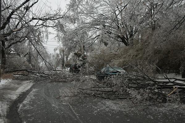 Michaelvanleur's tweet photo. Toronto Ice Storm, felt like gentle rain, resulted in 2mm of ice on lens hood and camera during half hour walk. http://t.co/rthXNo23Om