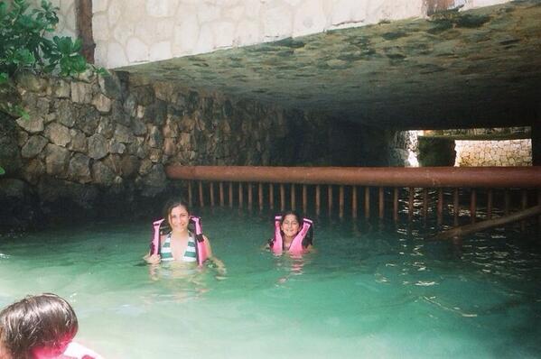 gd_ymme's tweet image. Omg whattf am i doing #tb #springbreak2011 #cancun #xcaret #besttripofmylife