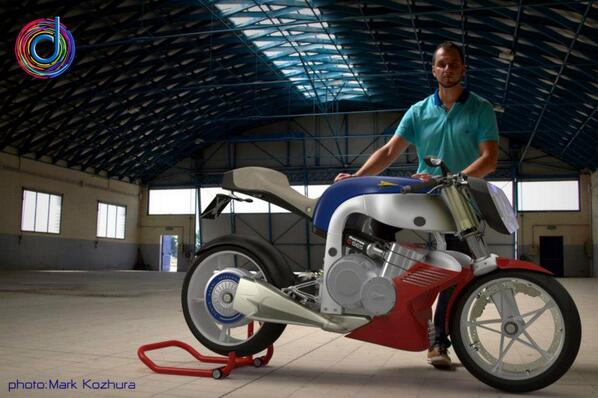 DesignCenterIta's tweet image. Before the new restyling project of the model of c-565 Paolo Coia has visited the Moscow Polytechnical Museum.