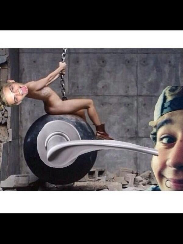 minathrone's tweet photo. 😂😂😂 http://t.co/OrY71VFnwO