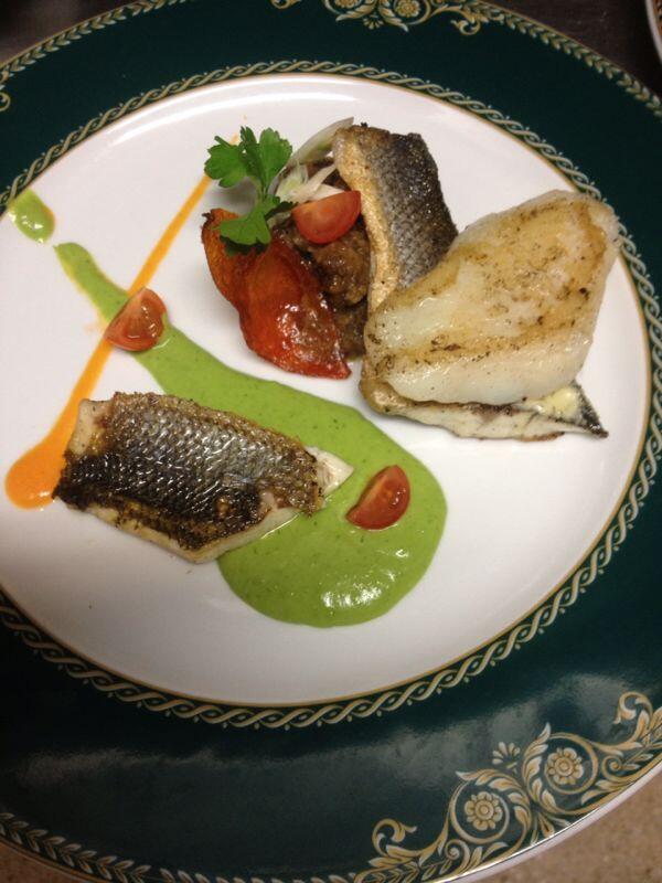 JuanSinPrisa's tweet photo. Degustación de pescados con #caviar de berenjena ¿te lo perdiste? Pues mañana otro #menu #Madrid #Restaurante http://t.co/uemkfsP2VE