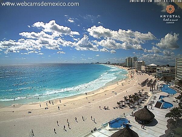 lizzyhonney's tweet photo. “@webcamsdemexico: Un lunes de enero en #Cancún #QuintanaRoo. Hoy al medio día... http://t.co/IeA9B7oWqp” @Arual_a @ari_cupi