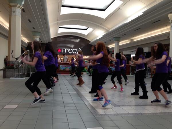 AliGormanTV's tweet photo. @victoriousTEENS @MoorestownMall Flash dance mob to kick off Teen Cancer Awareness week on MLK Day of service http://t.co/jUH84Rxcpy