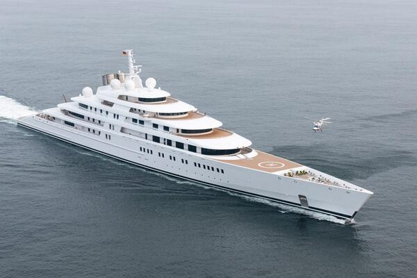 WhatCashCanBuy's tweet photo. This is Azzam the world's largest private yacht. http://t.co/nGjypcUJh6