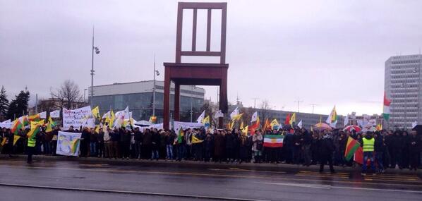 mutludc's tweet photo. Kurdish protestets in Switzerland demand a seat in Geneva @UNGeneva #StatusForKurdsAtGenava2 http://t.co/8YRiaalg4x