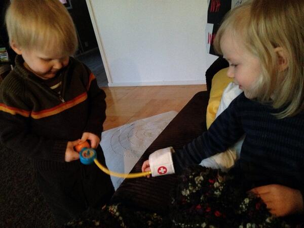 Ketwiit's tweet photo. #valelääkäri ? Viiden tolpan paineilla mennään, kuulemma. http://t.co/8wr5YPilMO