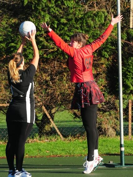 matt_whiteiow's tweet image. My wife @RaineWhite85  is making me watch @england_netball on TV - bit like this #goodstretch!