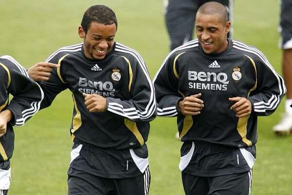 MarceloM12's tweet photo. “@Oficial_RC3: Um dos meus melhores momentos no mundo do futebol com @12MarceloV . http://t.co/IZLaFX302l” #RC3IDOLOMAXIMO