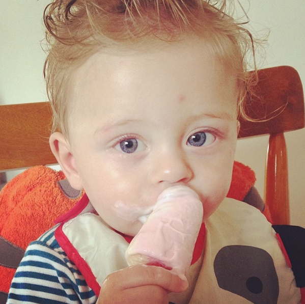 j_shapiros's tweet photo. Leave it to Cole to give Adrian ice cream right before he's supposed to go to bed. http://t.co/AkSVz3jOMY