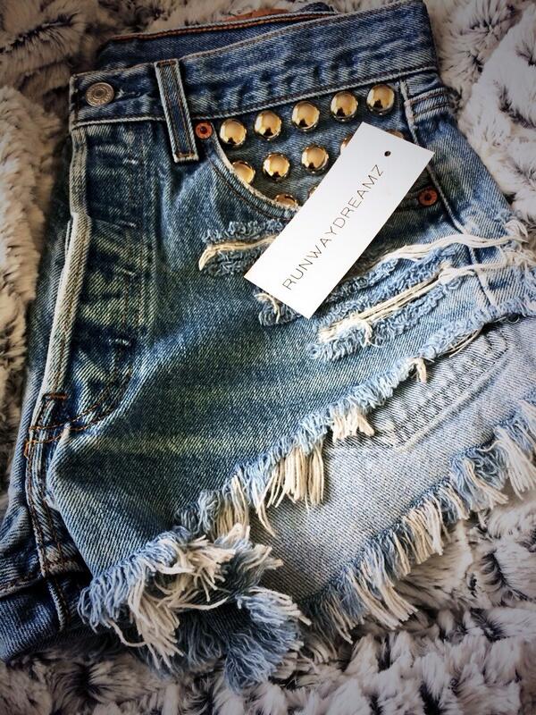 itskaaaay's tweet image. Right on time for my birthday!!! #omghi 😍 #firstpair @runwaydreamz