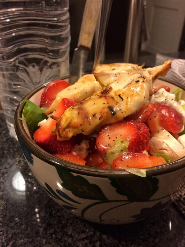 PositiveCookin's tweet image. Grilled Chicken Salad for dinner -Greens Bell Pepper, White Mushrooms, Sliced Strawberries &amp;amp; Goat Cheese w Poppyseed