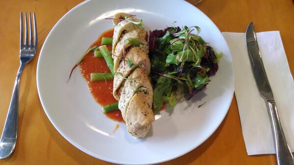 RestauranteBLAU's tweet photo. "Supremas de pollo con ricotta al pesto y vinagreta de jitomate" tienen que probarlas! http://t.co/o4vvJGtBKd