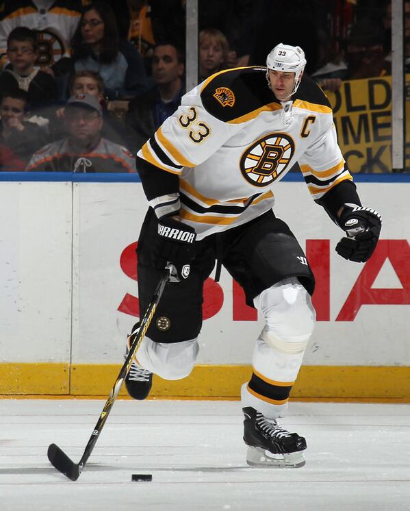 wizardofvause's tweet image. What would the tallest player in NHL history look like with a miniature head? Now you know…#Chara #NHLminibuckets