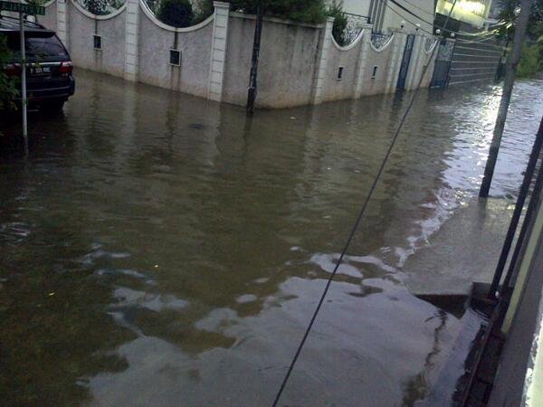 Tmc Polda Metro Jaya On Twitter 0633 Banjir 15 Cm Di