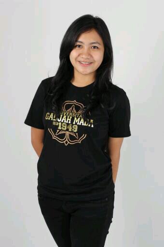 MoNo_Apparel's tweet photo. And this shirt become todays outfit, biar kalo keujanan, bercak air gak akan terlihat karena warnanya yang hitam http://t.co/qsieEiXESI