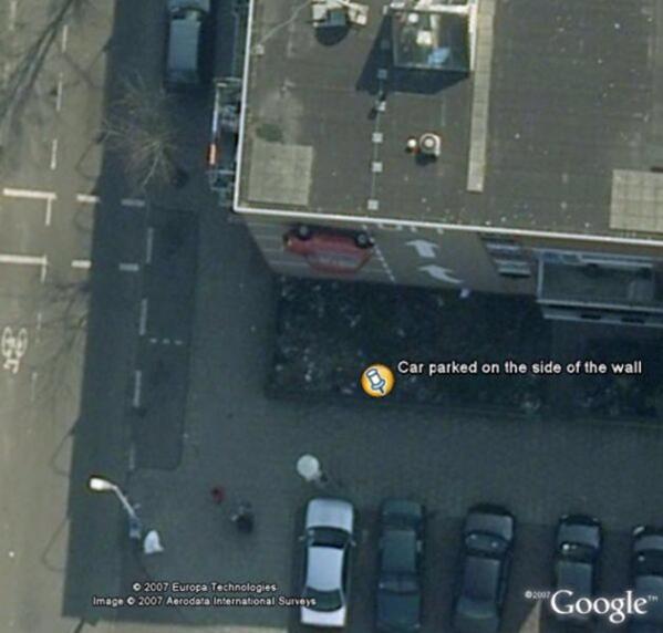 world_nazo_'s tweet photo. 【Googleマップに写った壁面駐車場】

よく見ると駐車スペースや矢印も書いてあります。 http://t.co/irYHn3Vpfw