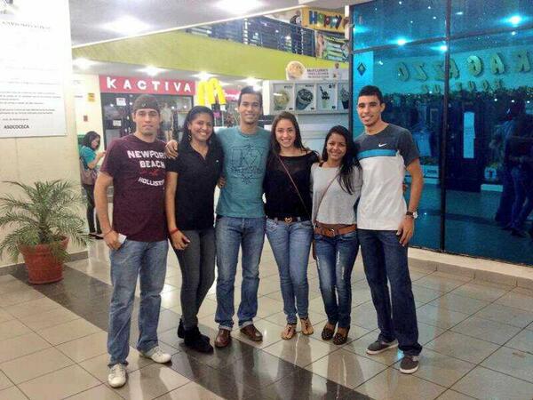 _NelaLove's tweet photo. ツ♥ ¡que bien vale! @MemoBracho @jairiluis_lider @ManuelVS2 @yoceale http://t.co/pHynzT9Hgq