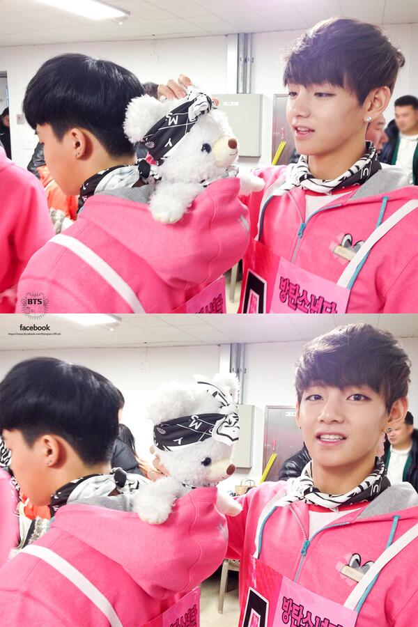 bts_bighit's tweet photo. #지민 #슈가곰●(ㅅ)● #V @아이돌육상대회 #편안히모십니다 http://t.co/yAm7D2rB1T