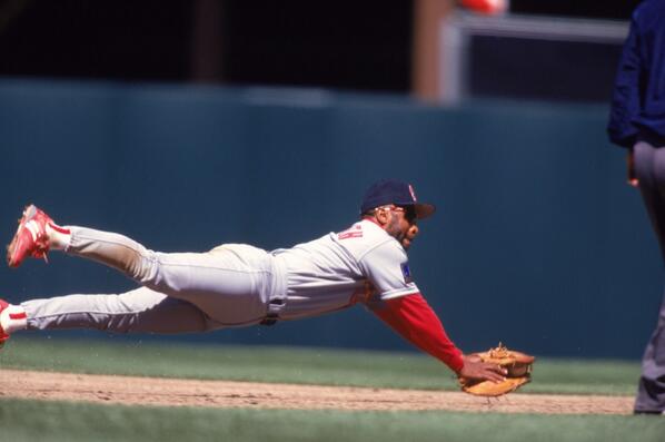 Cut4's tweet image. Followers to RETWEET can win a baseball signed by @Cardinals legend Ozzie Smith. #MLBFC