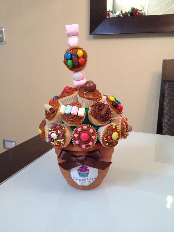 cupcakerymgta's tweet photo. Sorprende a tu enamorad@ en este 14 de febrero con un hermoso bouquet http://t.co/eLb6EAAtcw