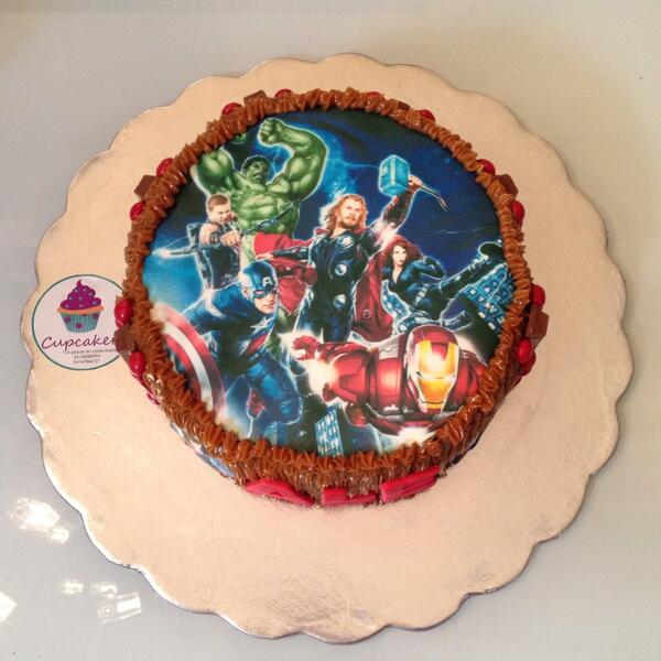cupcakerymgta's tweet photo. Vengadores cake http://t.co/Kay4WBx9cD