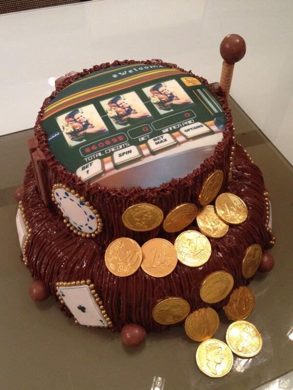 cupcakerymgta's tweet photo. Casino cake http://t.co/qiBnaA4UoF