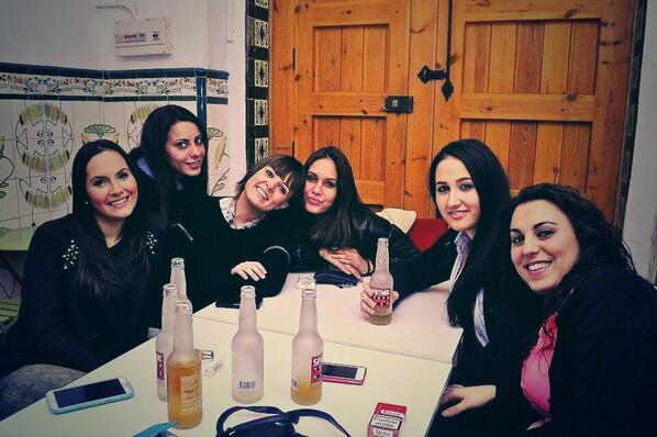albadarijo94's tweet photo. Chicas os quiero @lapastorabar http://t.co/gFRohFrxLD