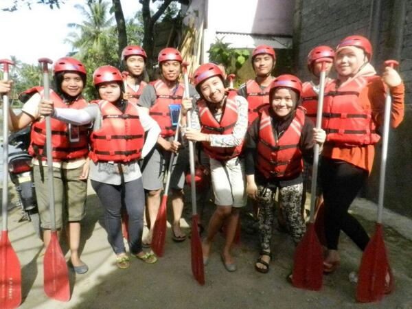japesrafting's tweet photo. Foto bersama panitia sebelum berangkat menuju sungai http://t.co/mMsRakypLa