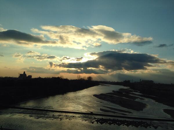 redkyungsoon's tweet photo. 도쿄가는 신칸센에서 나고야를 지나며... http://t.co/ziDS4ZjqGy
