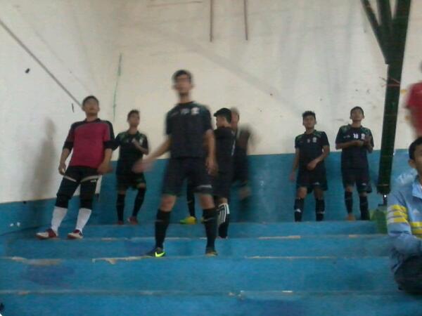 libas_13's tweet photo. Para pemain sedang melakukan pemanasan. Semangat caaaaaa #NFCDay http://t.co/XAScuNM5RO