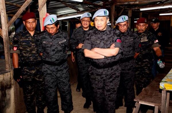 parliewalla360's tweet photo. DS @Zahid_Hamidi turun padang melihat lebih dekat #OpsBersepadu dijalankan. @NajibRazak @KP_Immigration @imigresenmy http://t.co/U4neuQyMCm