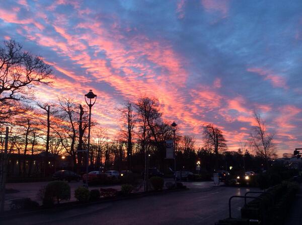 ribbyhall's tweet photo. It was a beautiful sun rise over Ribby Hall Village today! ... beautiful way to start the day! http://t.co/ymnpzFNlrf