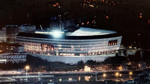 JosepGilS's tweet photo. Las puertas del nuevo estadio de San Mamés del Atletic ejecutadas con puente térmico y seguridad WK3 Forster Unico. http://t.co/8pkA3hLd5m