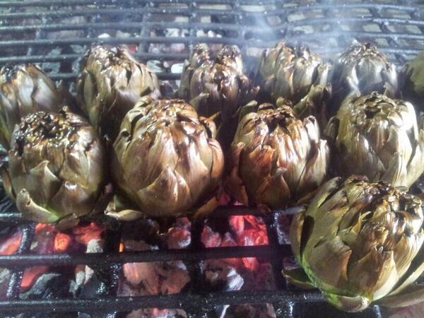 ElPaller's tweet photo. Bon dia!!! Avui #carxofes #brasa !!!! http://t.co/Chbxr85Uk1