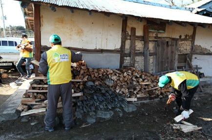 신천지 빌립지파 강릉 교회 "따뜻한 겨울나르기"- 땔감 봉사
cafe.naver.com/scjschool/1646…