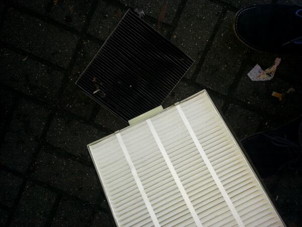 Jacquesmarais's tweet photo. My new and old cabin filters after a year of London driving. @Honda_UK #sugarfree #icanfeelitintheairtonight http://t.co/kyNLH59pRN