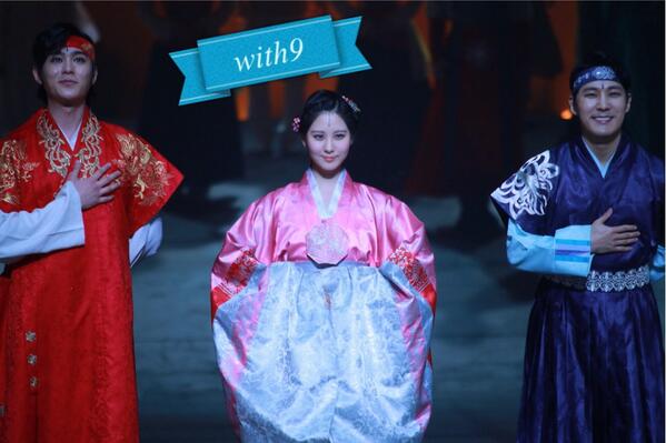 [OTHER][04-12-2013]Hình ảnh mới nhất từ vở nhạc kịch "The moon that embraces the sun" của SeoHyun - Page 2 Beg1pGHCUAEohGP