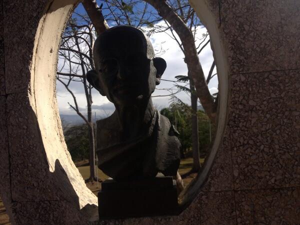 Tweety639's tweet photo. Be the peace you want to see!  Mahatma n Ghandi#peacemediacoopclass http://t.co/PX4aDyXJ5P