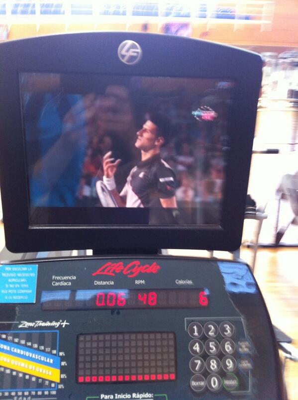 ChristianPadel1's tweet photo. Acabando el entrenamiento quemando un poco de grasa mirando el partido de Aussie Open 2014!!! Vamos Wawrinka!!! http://t.co/C8BeuYSbHD