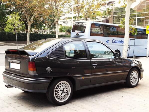 MadridRacing_'s tweet photo. Kadett Gsi 16v http://t.co/TVgYzO0bfX
