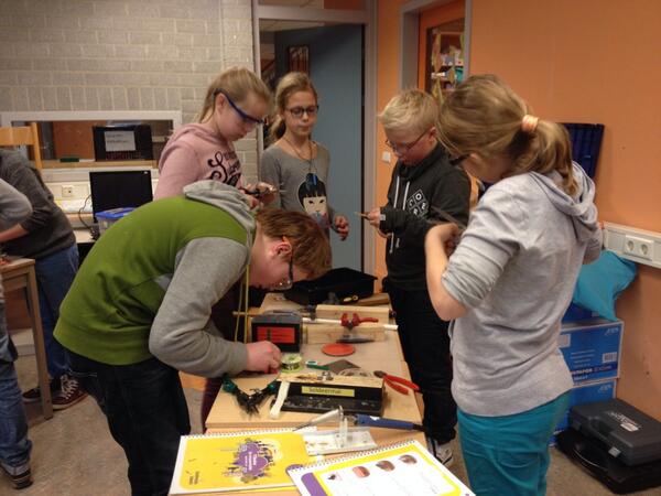 obsdeberkel's tweet photo. Techniekmiddag met groep 7/8 #techniekcoach #obsdeberkel http://t.co/Ct1x4GRHqi
