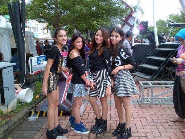 fassandraslee's tweet photo. salsha cantik"@srashaabilaa: @officialwinix @steppizamelon @bellagravevav @fassandraslee http://t.co/2i5ZRyYNqP"