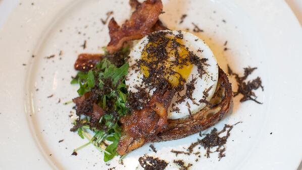 BabboRistorante's tweet photo. New Black Truffle &amp; Duck Menu at #LUNCHTIME! First Course: Duck Egg, Guanciale, Fett'unta...Course 2 at 10! http://t.co/xXb1DFZiFa