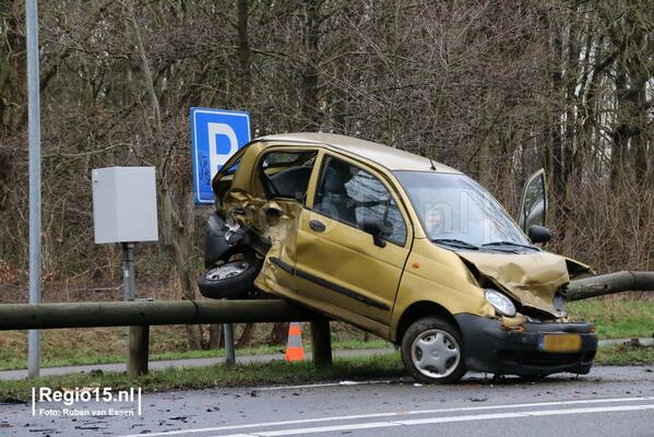 regio15's tweet photo. Dit moet een flinke klap geweest zijn #Wassenaar #N448 #Papeweg http://t.co/peHNmuDtJA