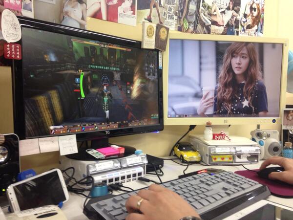 Missyoon77's tweet photo. 게임 광고주를 마주하는 미쓰윤의 자세 - '유저가 된다' #광고인의 자세 #사이퍼즈 http://t.co/86aiGLFBJQ