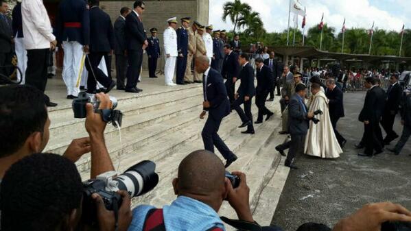SanMar_04's tweet photo. Aqui las imagenes de nuestro seÑor presidente en la basílica #DaniloConLaVirgenAltagracia http://t.co/qDnSqJbMUW